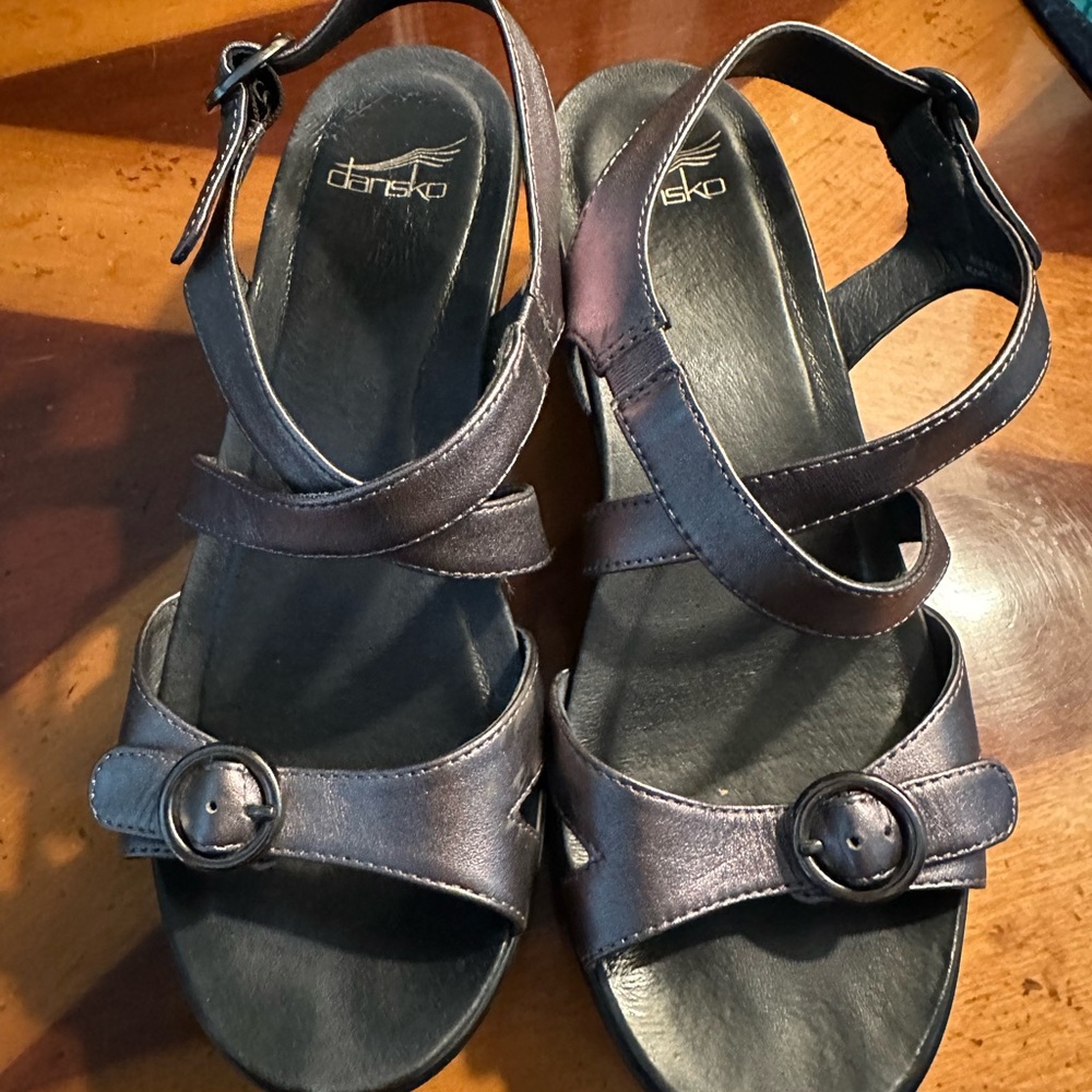 Dansko Shimmering Pewter Sandals EUC